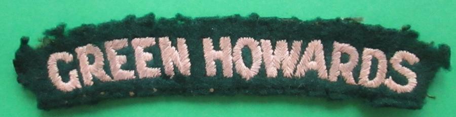 A LATE WWII/POST WAR GREEN HOWARDS SHOULDER TITLE
