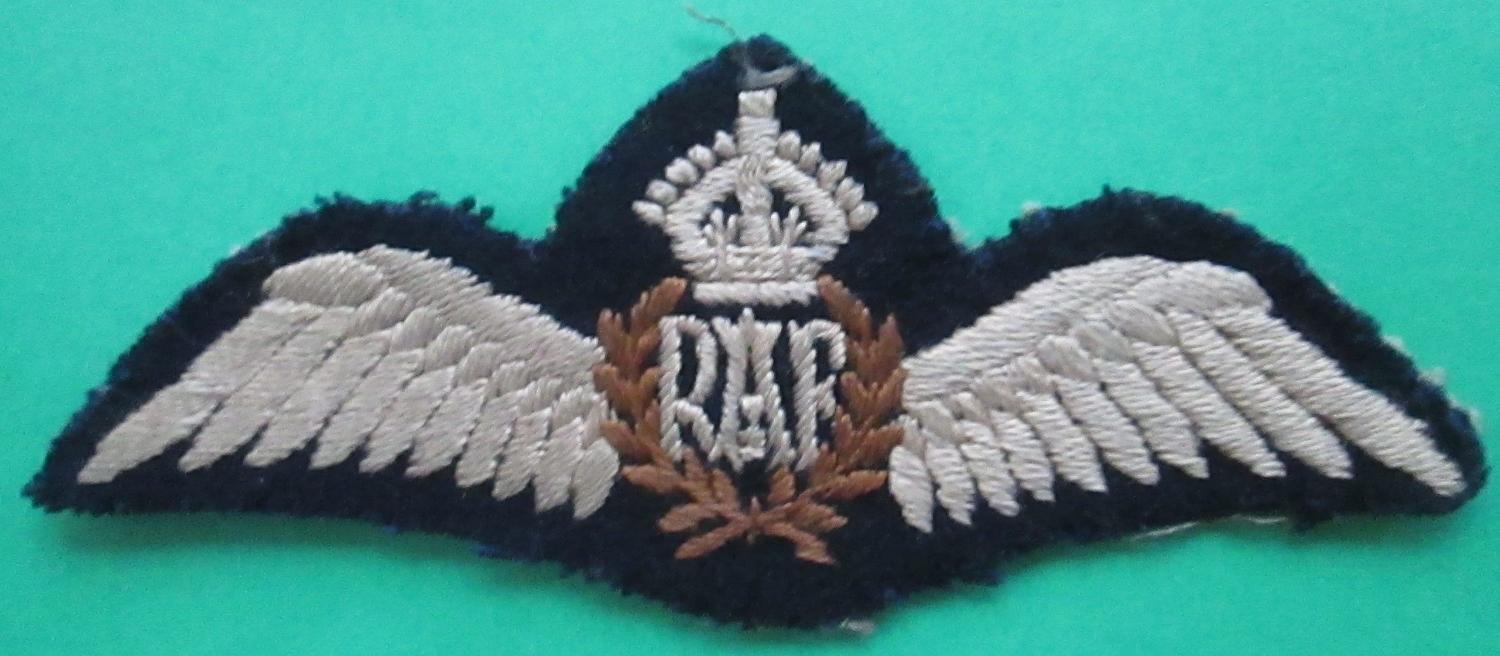 A WWII FLAT TYPE RAF PILOTS WING KINGS CROWN