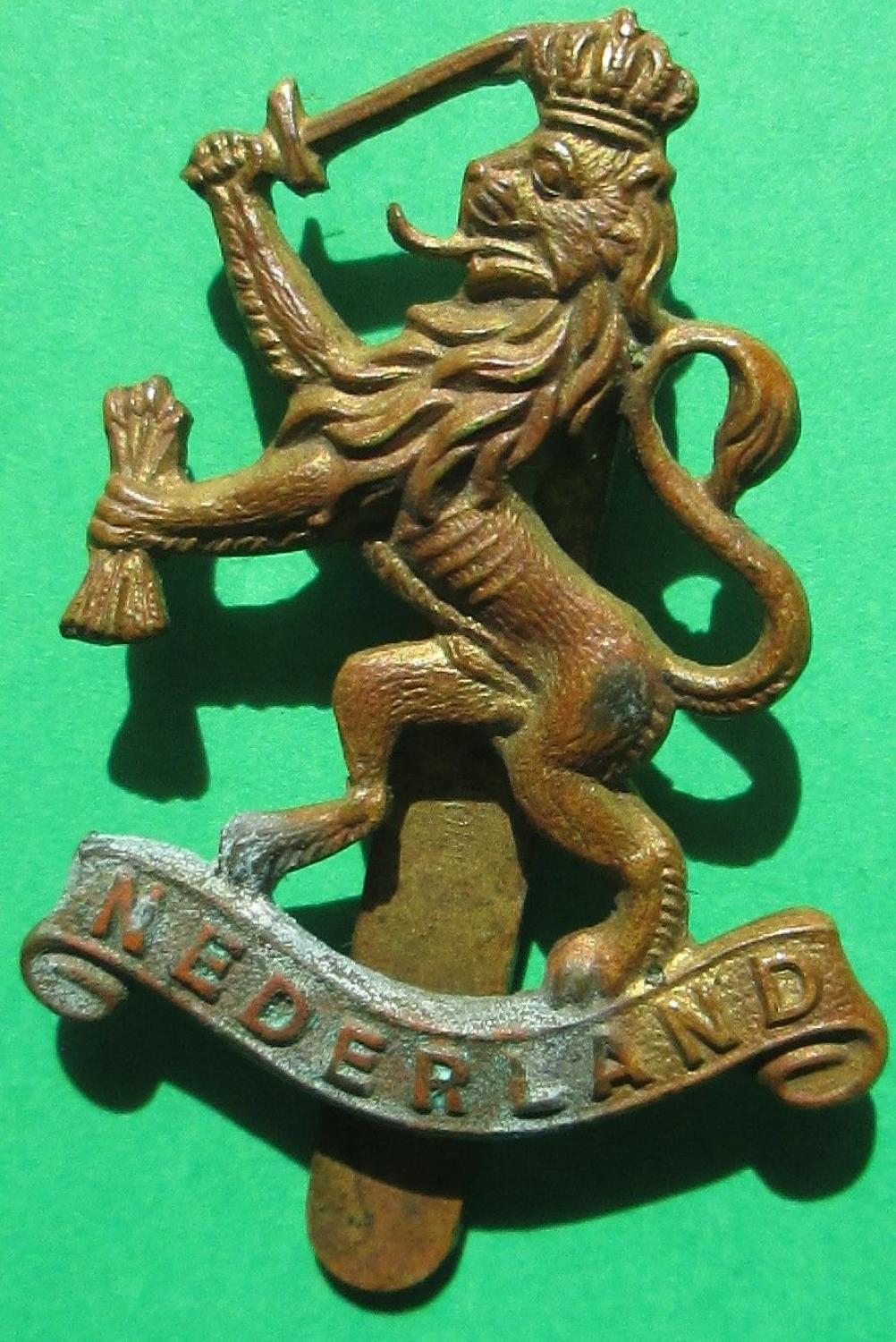 A WWII NETHERLANDS FREE FORCES CAP BADGE