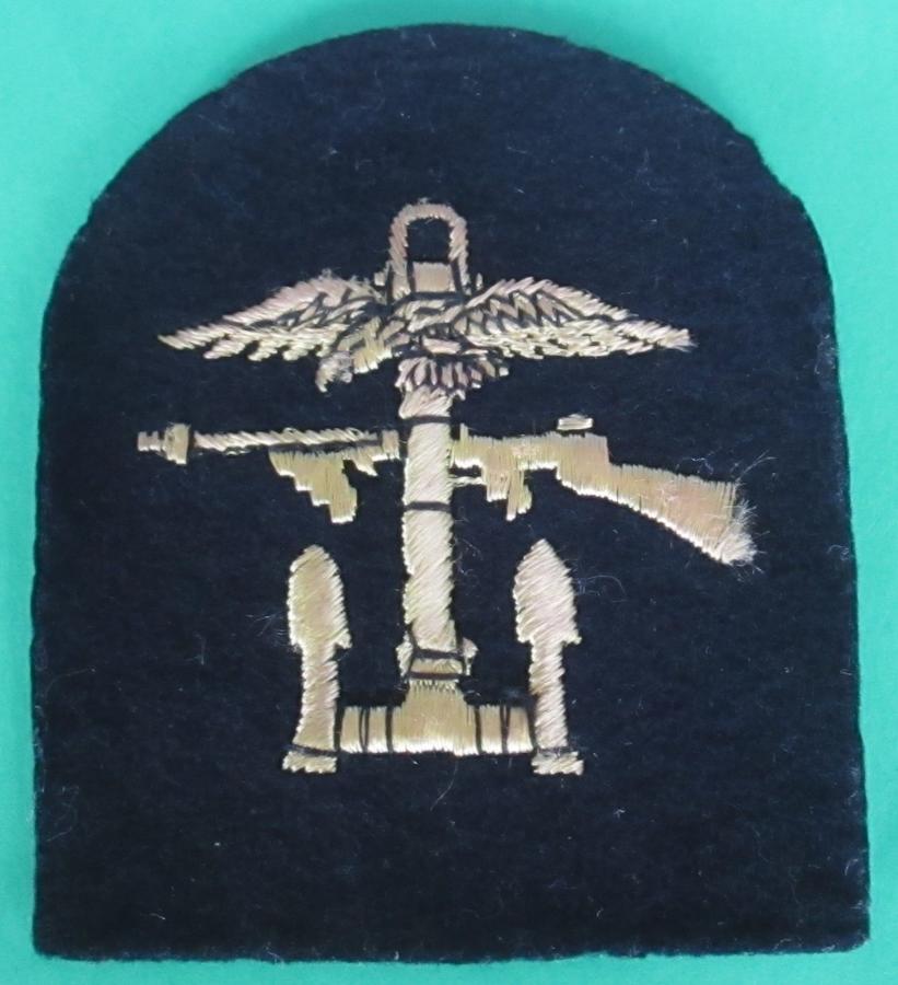A WWII ROYAL NAVY COMBINED OPERATIONS ARM BADGE