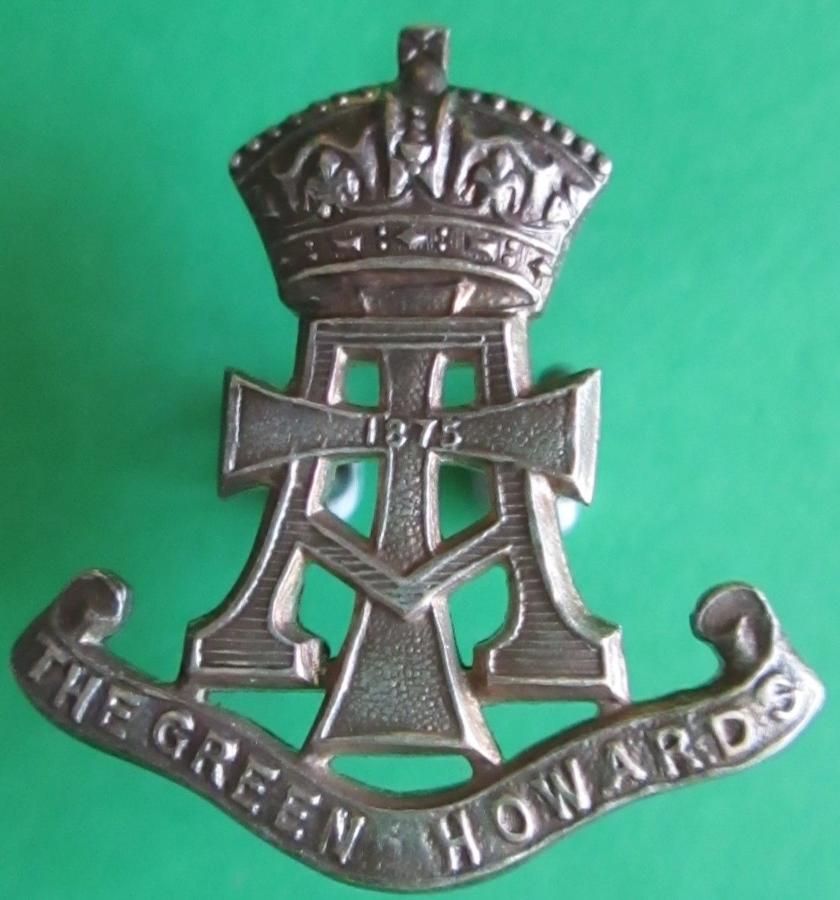 AN OFFICERS SILVER PLATED GREEN HOWARDS CAP BADGE