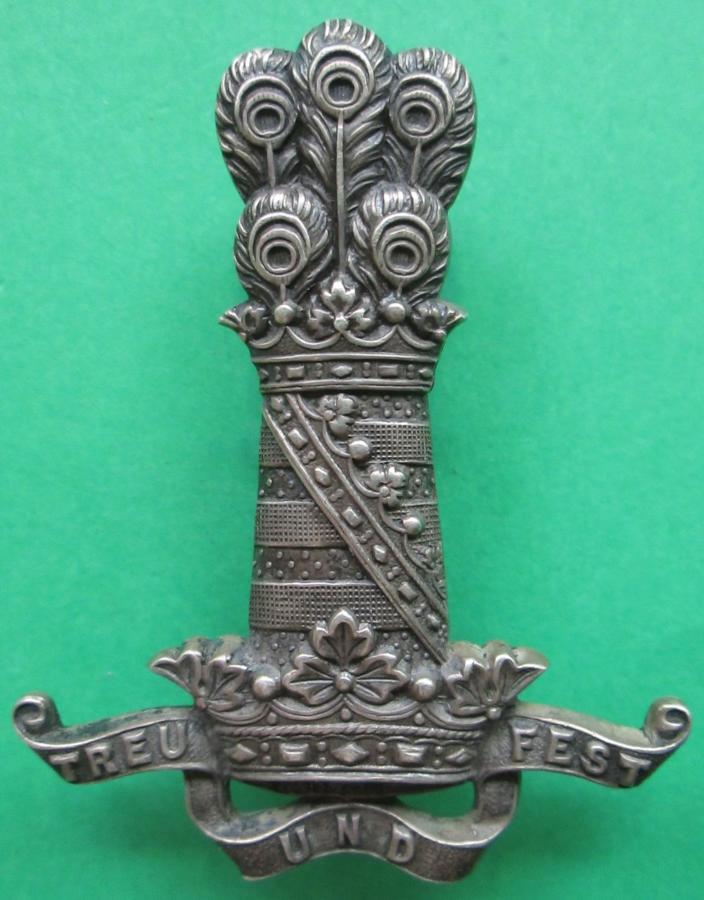 AN EXTREMELY FINE 11 HUSSARS SILVER 1921 HALLMARKED NCO'S ARM BADGE