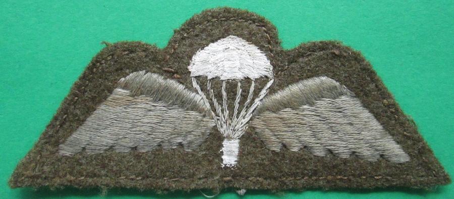 A GOOD USED WWII PARACHUTE QUALIFICATION BADGE