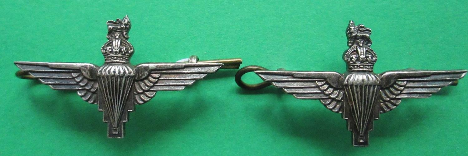 A GOOD SILVER PLATED PAIR OF PARACHUTE REGT OFFICERS COLLAR DOGS