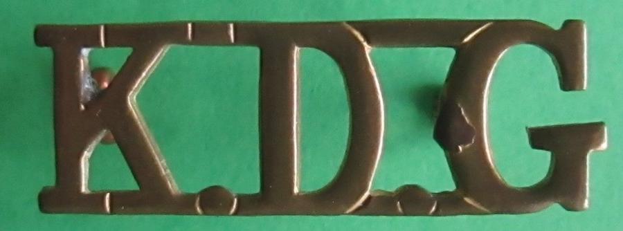 A KINGS DRAGOON GUARDS SHOULDER TITLE