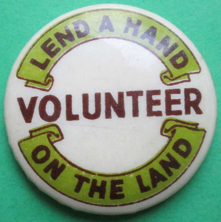 A GOOD WWII LEND A HAND ON THE LAND VOLUNTEERS BADGE