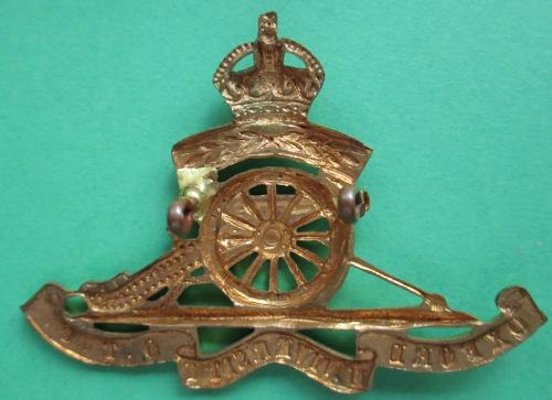 AN OXFORD UNIVERSITY OTC ARTILLERY CAP BADGE
