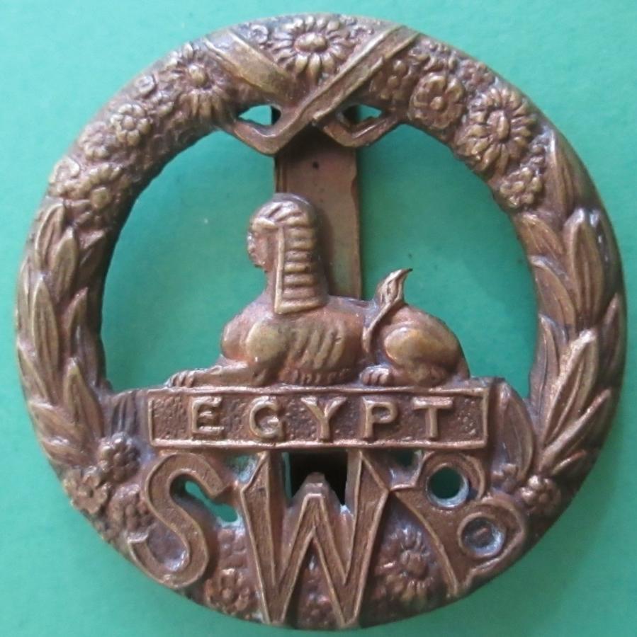 A WWI ECONOMY SOUTH WALES BOARDERS CAP BADGE