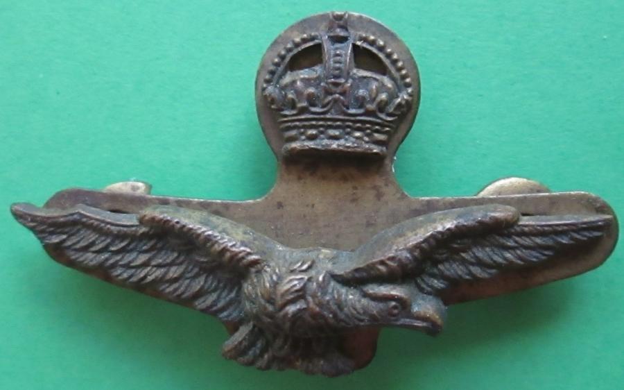 A GOOD USED RAF OFFICERS SIDE CAP BADGE