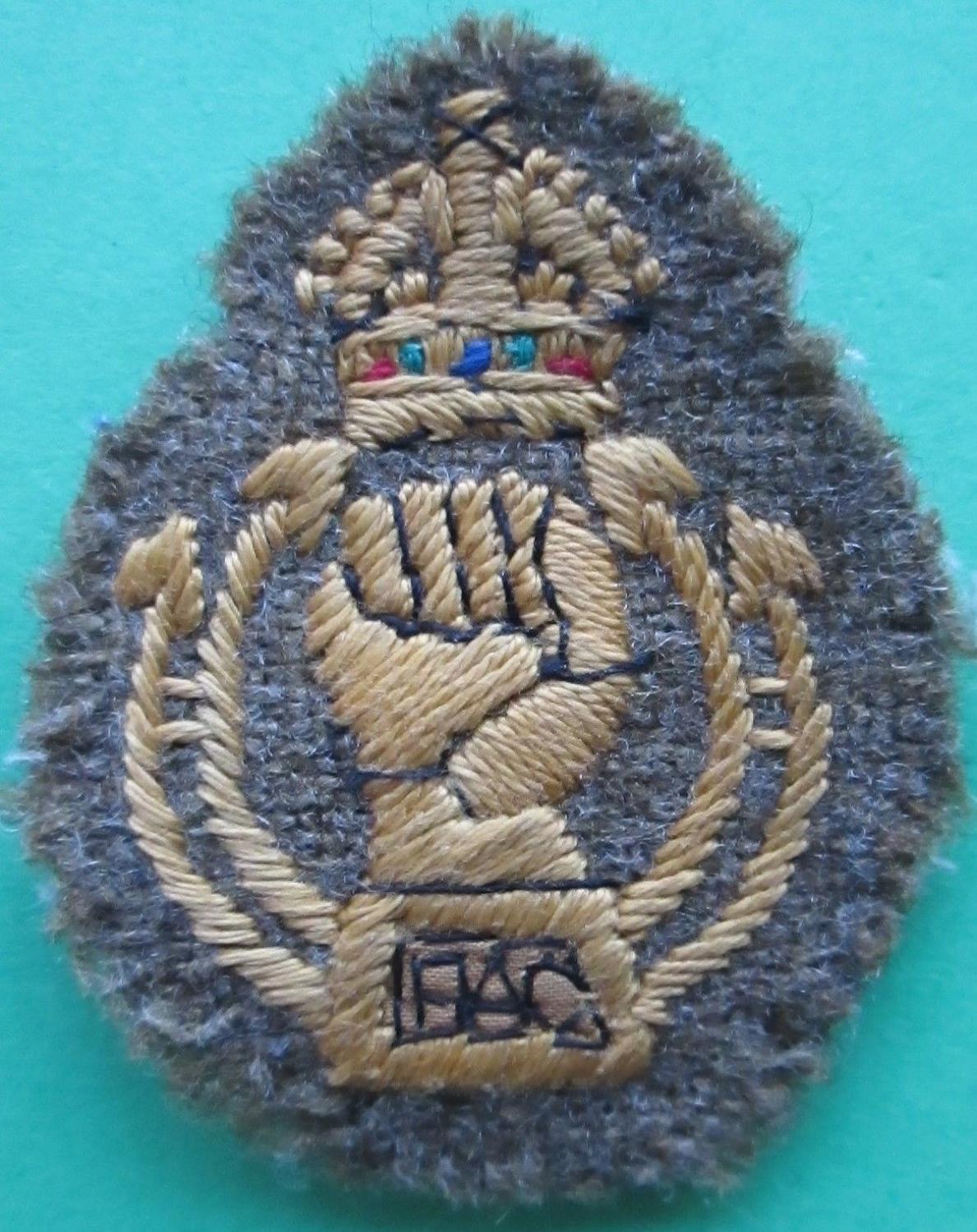 A ROYAL ARMOURED CORPS KINGS CROWN ARM BADGE