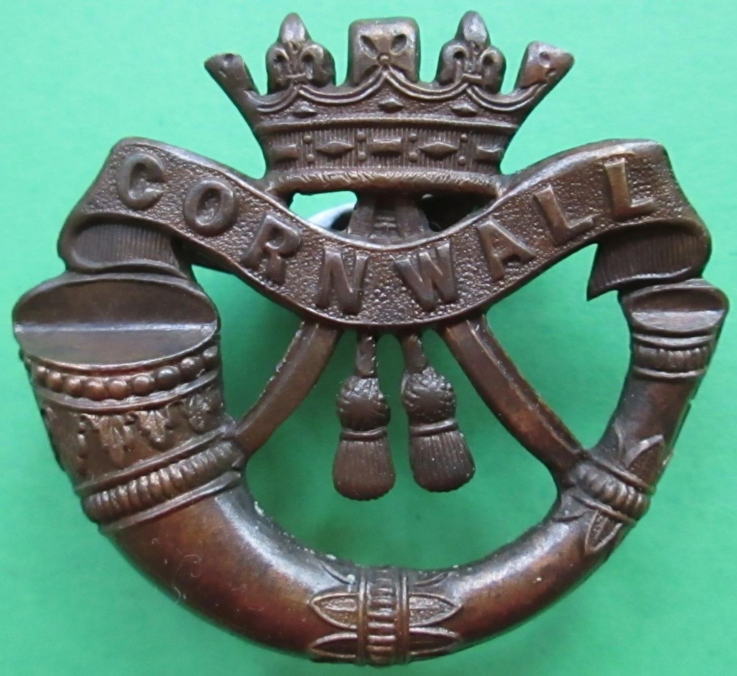 A CORNWALL LIGHT INFANTRY OFFICERS BRONZE CAP BADGE