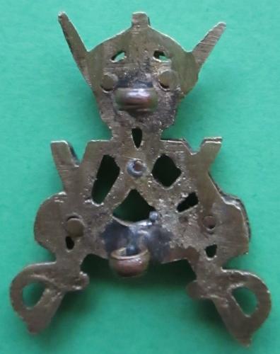 A GOOD SCARCE EXAMPLE OF THE 25th DRAGOONS CAP BADGE