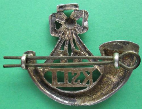 A KINGS SHROPSHIRE LIGHT INFANTRY OFFICERS CAST SILVER CAP BADGE