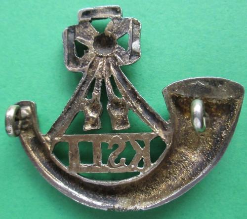 A KINGS SHROPSHIRE LIGHT INFANTRY OFFICERS CAST SILVER CAP BADGE