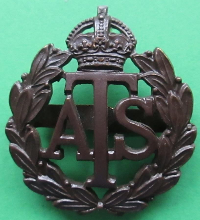 A WWII PERIOD OFFICERS ATS CAP BADGE BADGE