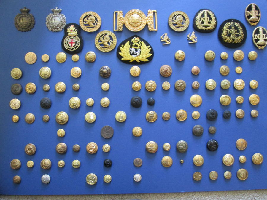 A COLLECTION OF TRINITY LIGHT HOUSE BADGES AND OTHER LIGHT HOUSES