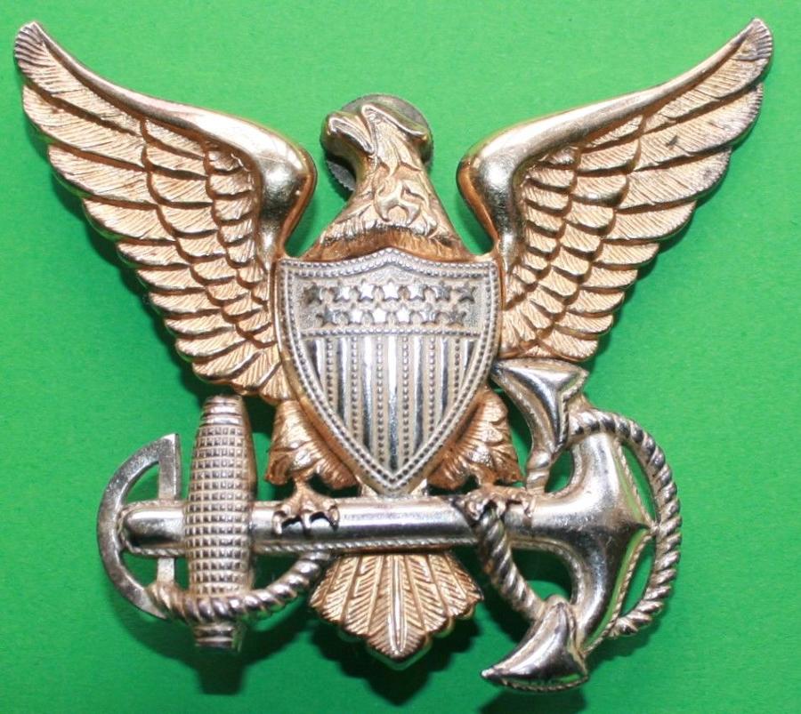 A WWII US CUSTOMS STERLING SILVER OFFICERS CAP BADGE