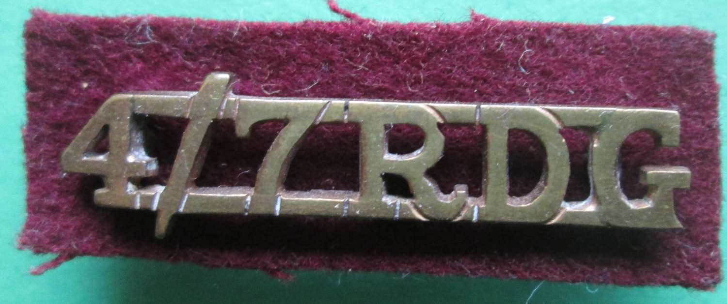 A 4TH 7TH DRAGOON GUARDS SHOULDER TITLE