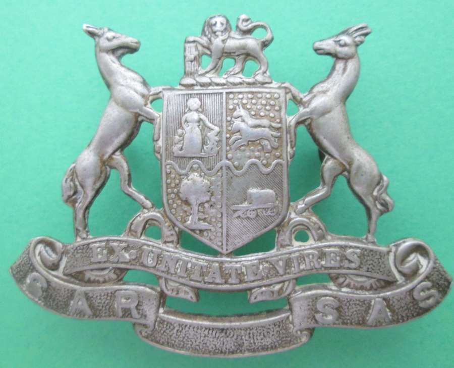 A SOUTH AFRICAN DOCKS AND RAILWAYS RIFLES CAP BADGE
