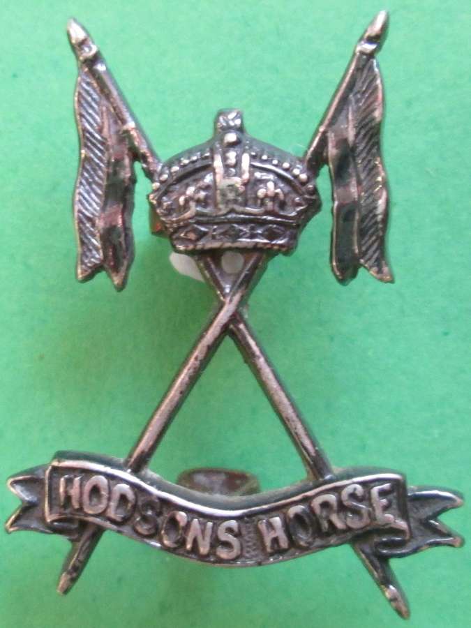 AN INDIAN HODSON'S HORSE OFFICERS CAST SILVER CAP BADGE