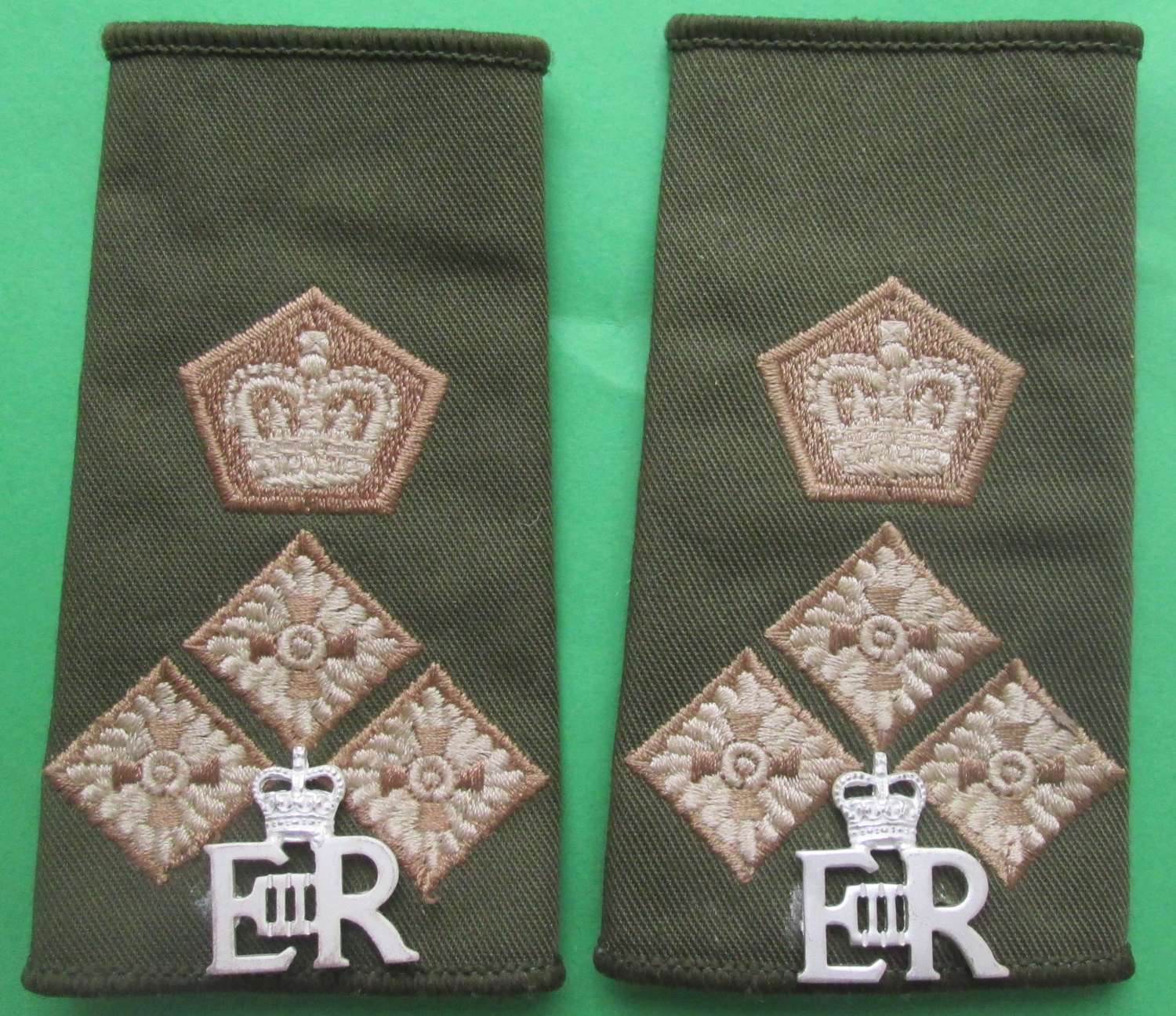 A PAIR OF 1970'S / 80'S AID DE CAMP TO THE QUEEN OFFICERS SLIDES