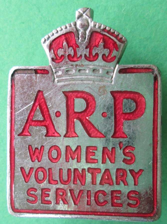 A SCARCE WWII WOMEN'S VOLUNTARY SERVICES ARP PIN BADGE