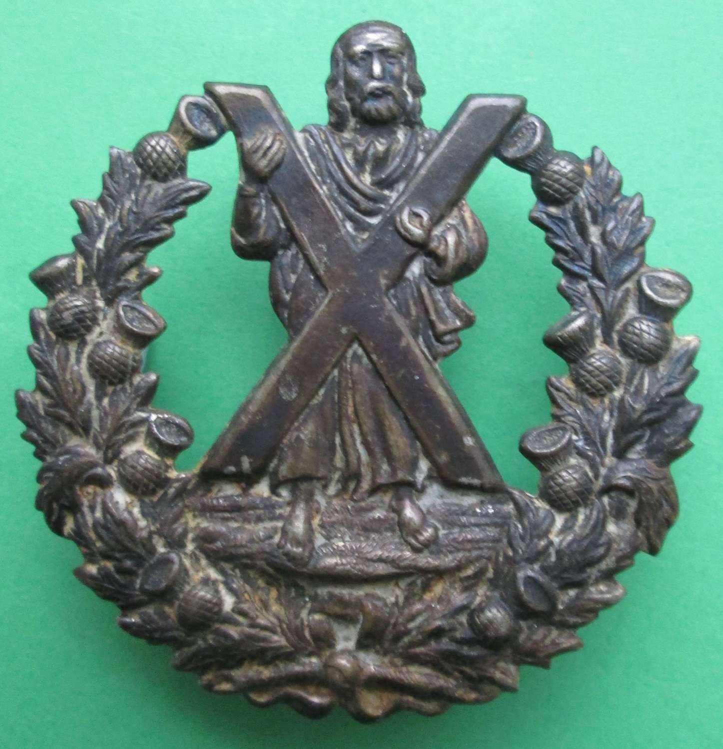 A SILVER PLATED VICTORIAN CAMERON HLDRS BLACK WATCH PIPERS BADGE