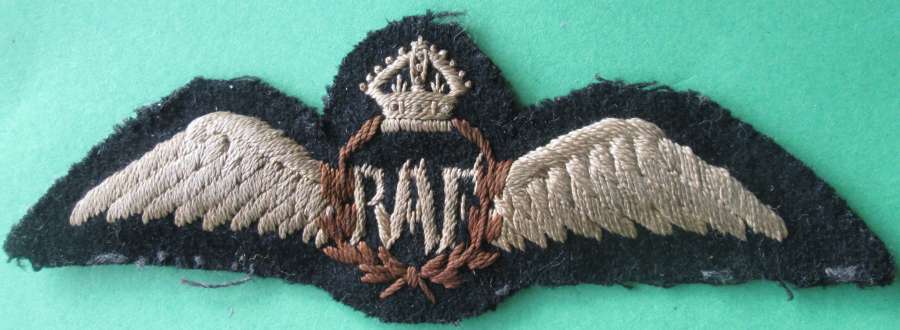 A GOOD PADDED PAIR OF RAF PILOTS WINGS