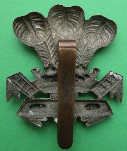 A LEINSTER REGT WWI CAP BADGE