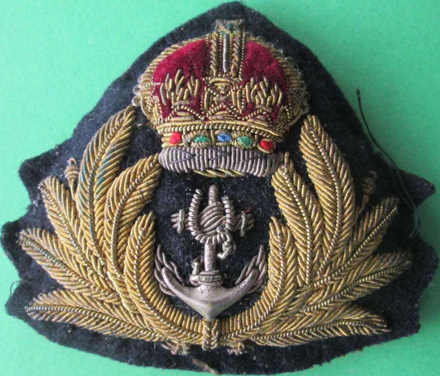 A GOOD WWII PERIOD KINGS CROWN ROYAL NAVY OFFICERS CAP BADGE