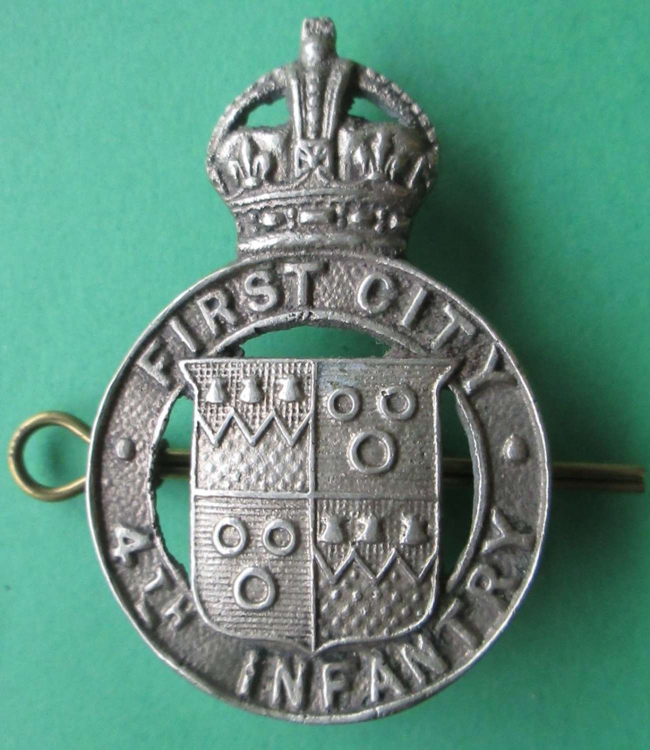 A CITY OF LONDON 4TH INFANTRY CAP BADGE