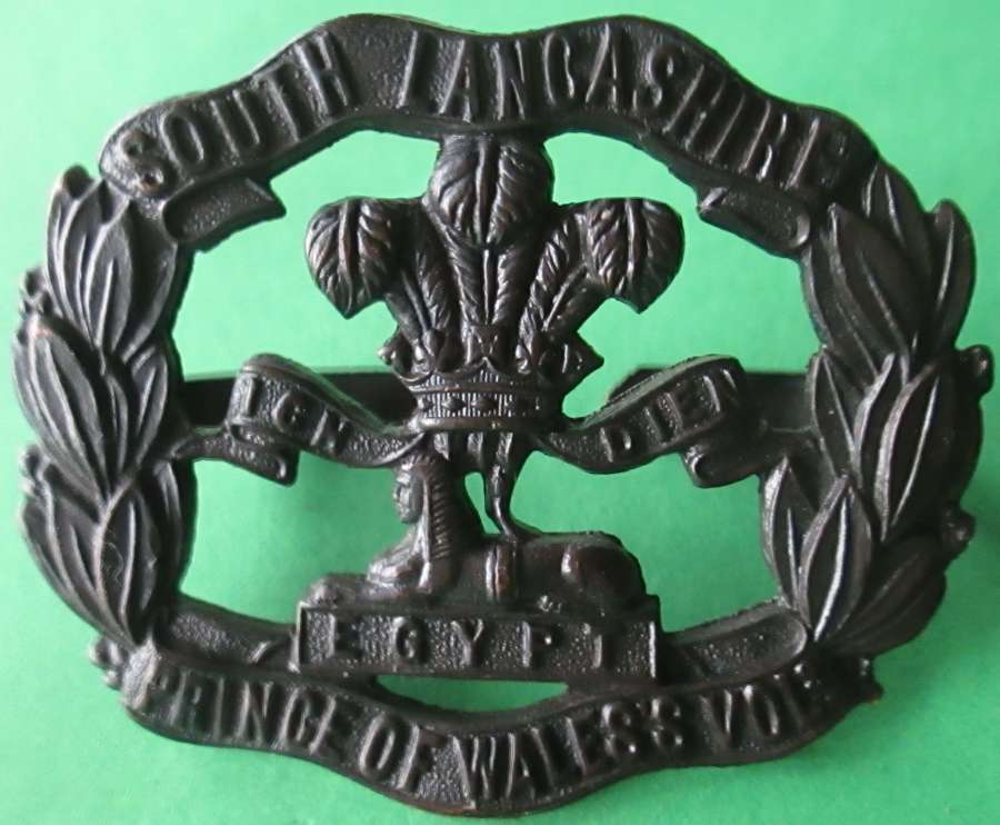 A SOUTH LANCASHIRE ( PRINCE OF WALES VOLUNTEERS ) BRONZE CAP BADGE
