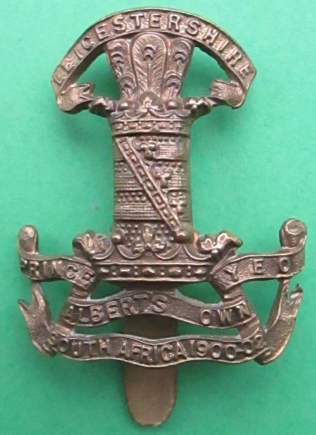 A GOOD OTHER RANKS LEICESTERSHIRE YEOMANRY CAP BADGE