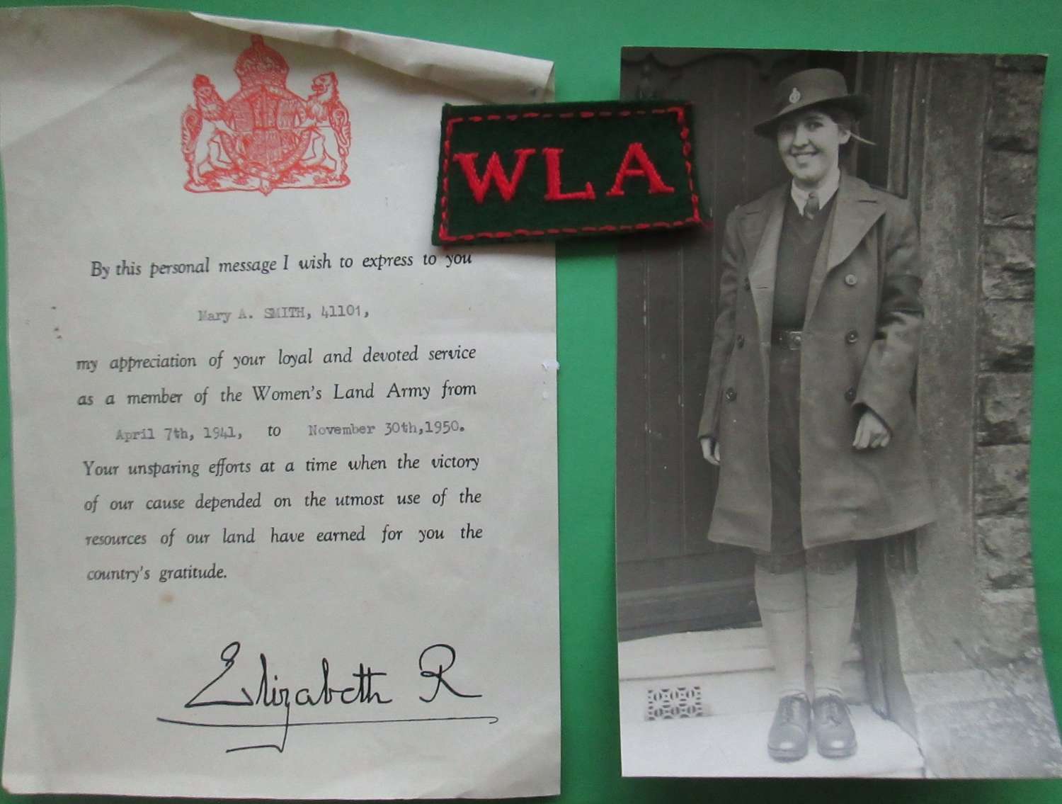 A SMALL COLLECTION OF WOMEN'S LAND ARMY MEMORABILIA