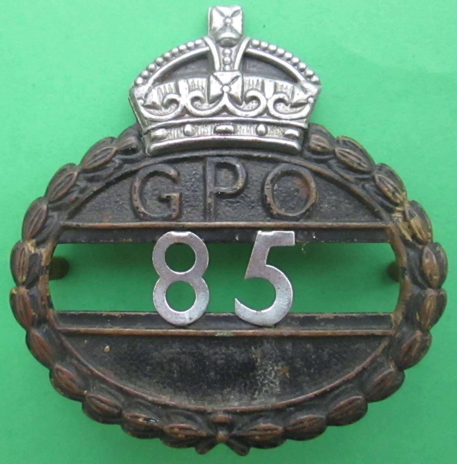 A WWII PERIOD GPO ( GENERAL POST OFFICE ) WORKERS BADGE