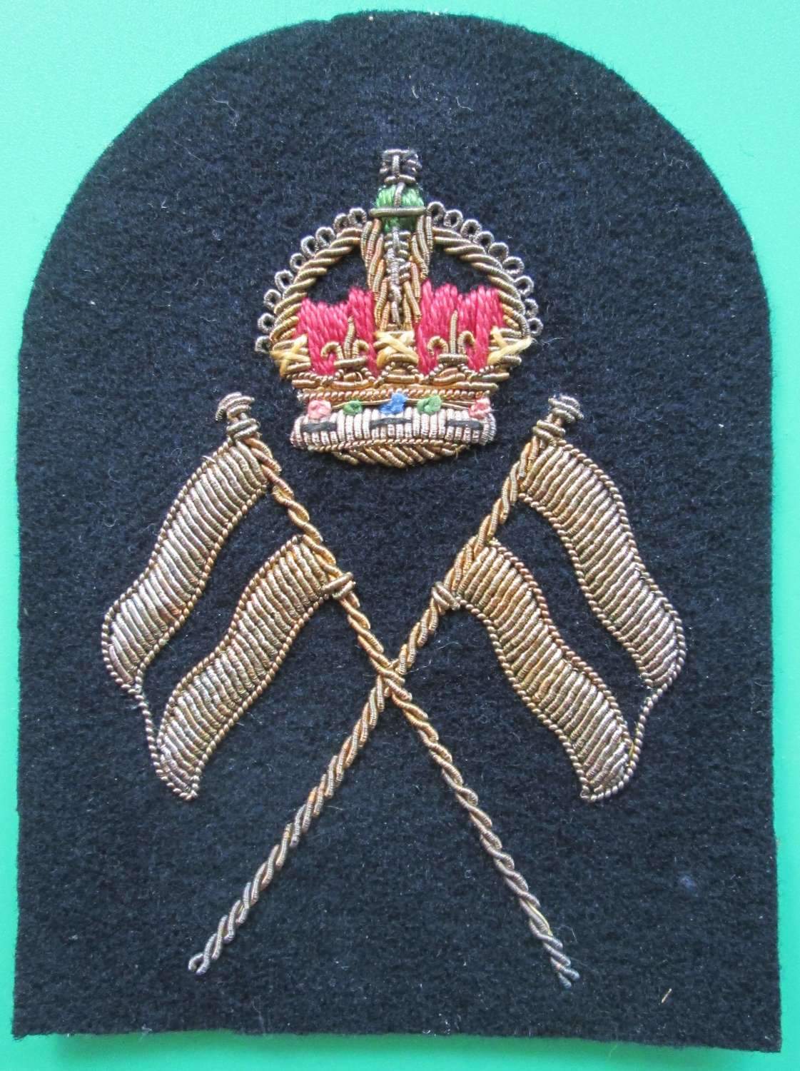 A ROYAL NAVAL PO'S TACTICAL SIGNALS TOMBSTONE BADGE