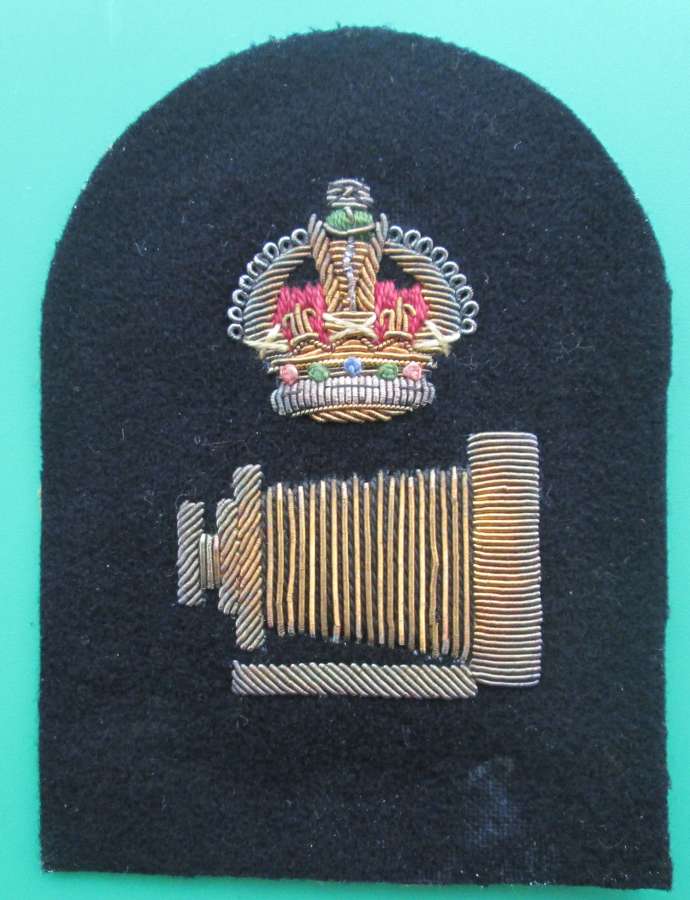 A PRE 1952 KINGS CROWN NAVAL PO'S PHOTOGRAPHERS TRADE BADGE