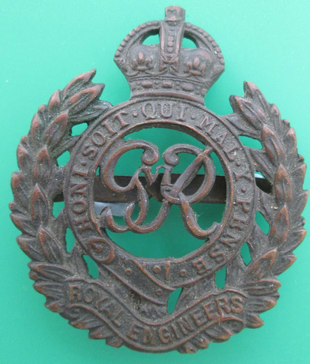 A BRONZE OFFICER'S ROYAL ENGINEERS BADGE POST 1937 EXAMPLE