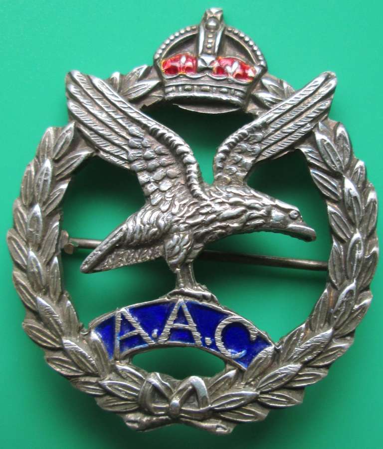 A WWII PERIOD STERLING SILVER ARMY AIR CORPS BROOCH BADGE