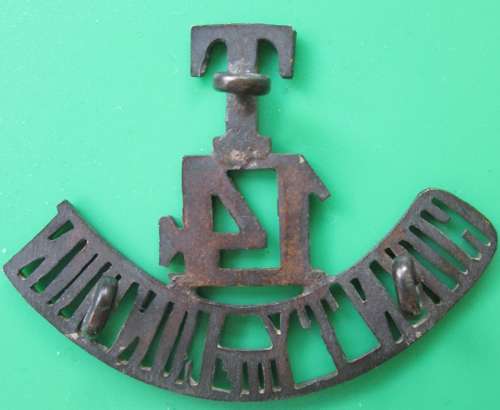 A 14TH TERRITORIAL COUNTY OF LONDON METAL SHOULDER TITLE
