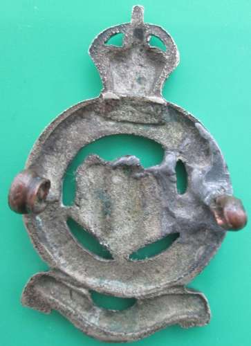 A GOOD NORTHUMBERLAND HUSSARS CAP BADGE