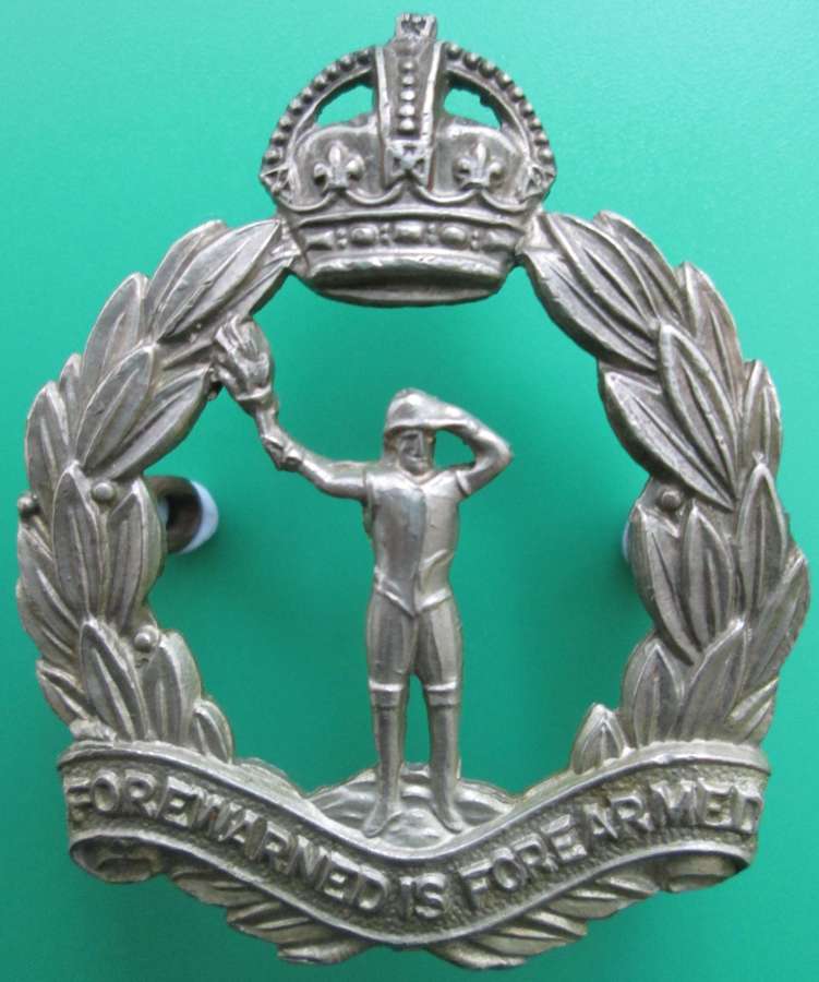 A GOOD OTHER RANKS ROYAL OBSERVER CORPS CAP BADGE