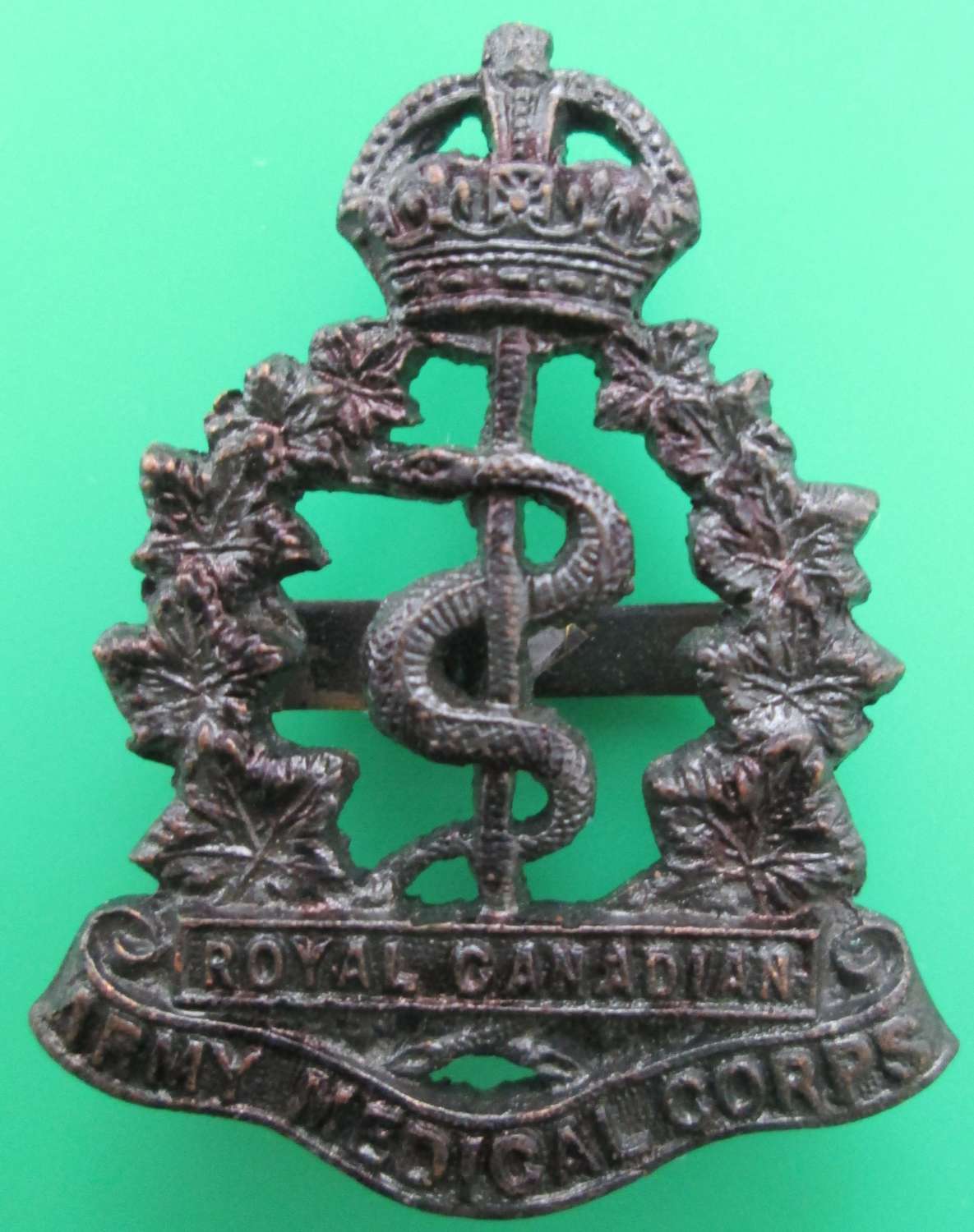 A WWII ROYAL CANADIAN ARMY MEDICAL CORPS BADGE