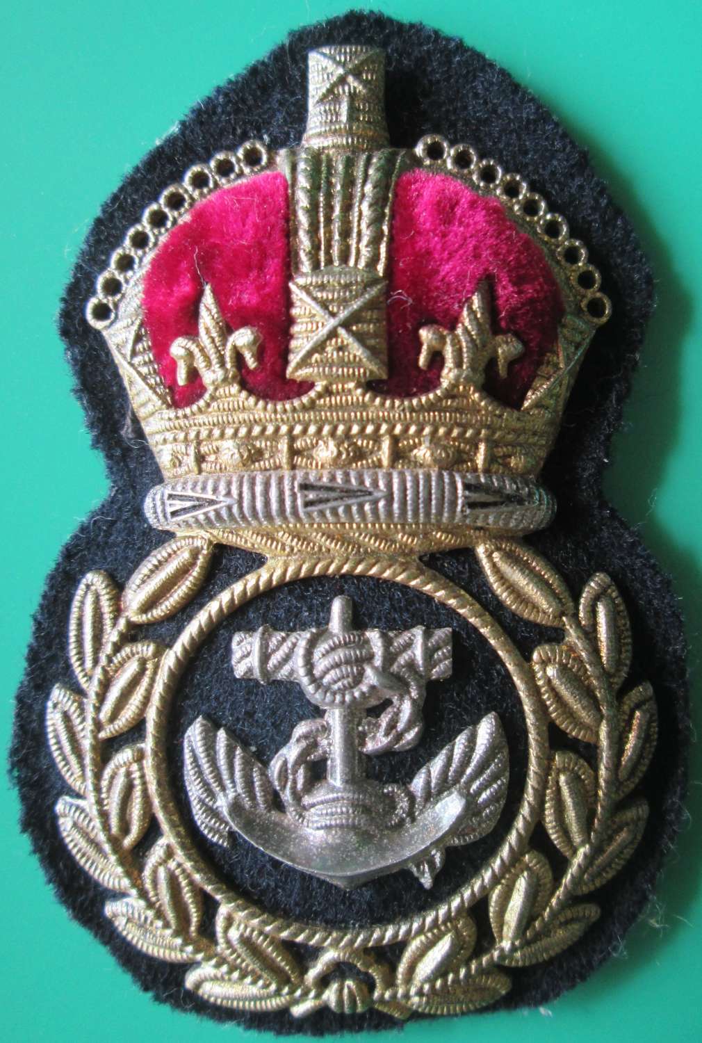 A CHIEF PETTY OFFICERS WWII PERIOD CAP BADGE