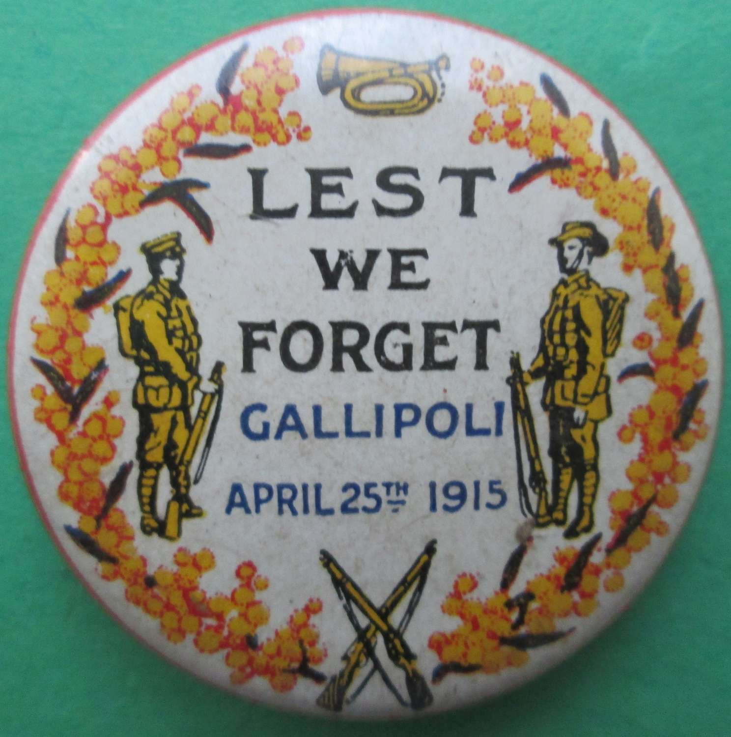 A WWI LEST WE FORGET GALLIPOLI APRIAL 25th 1915 BADGE