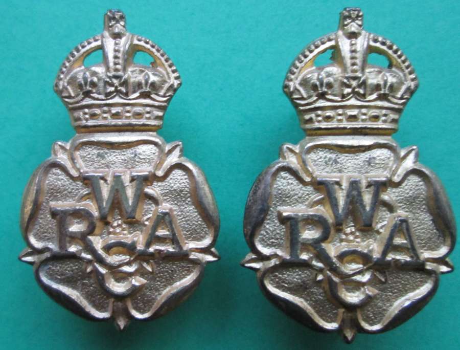 X MASS  1949-52 WOMANS ROYAL ARMY CORPS COLLAR DOGS J R GAUNT