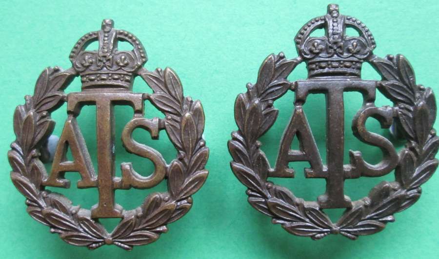 A PAIR OF ATS OFFICERS BRONZE COLLAR DOGS