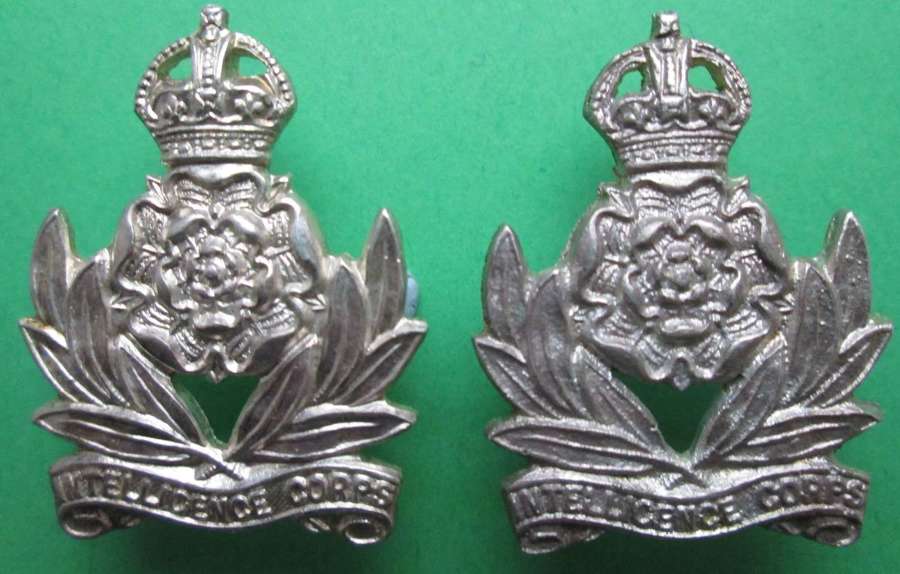 A PAIR OF SILVER INTELLIGENCE CORPS COLLAR DOGS