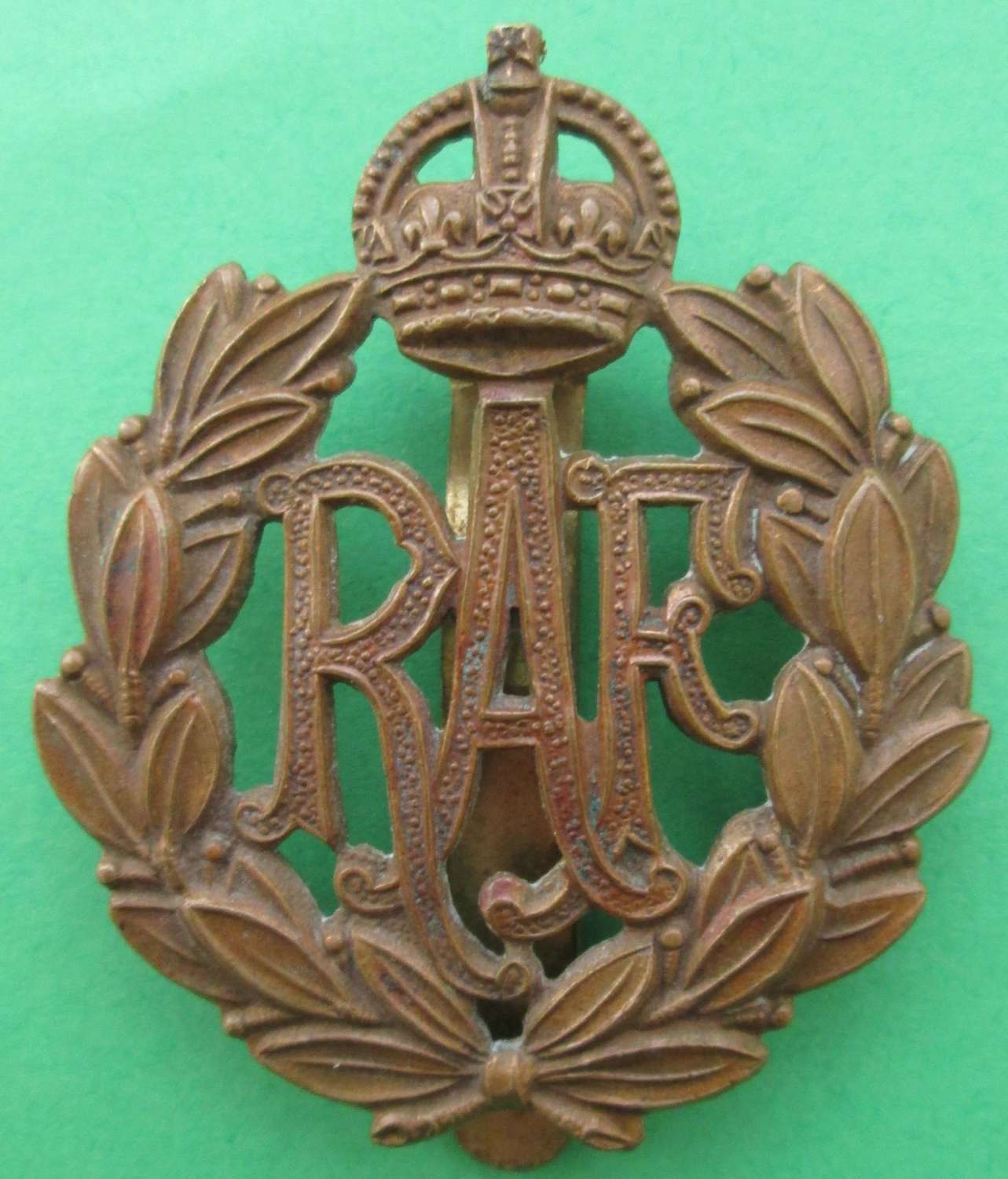 A SCARCE EARLY EXAMPLE OF THE RAF CAP BADGE SLIDER  FIT