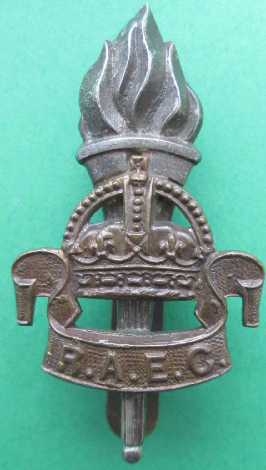 A ROYAL ARMY EDUCATION CORPS 2ND PATTERN CAP BADGE